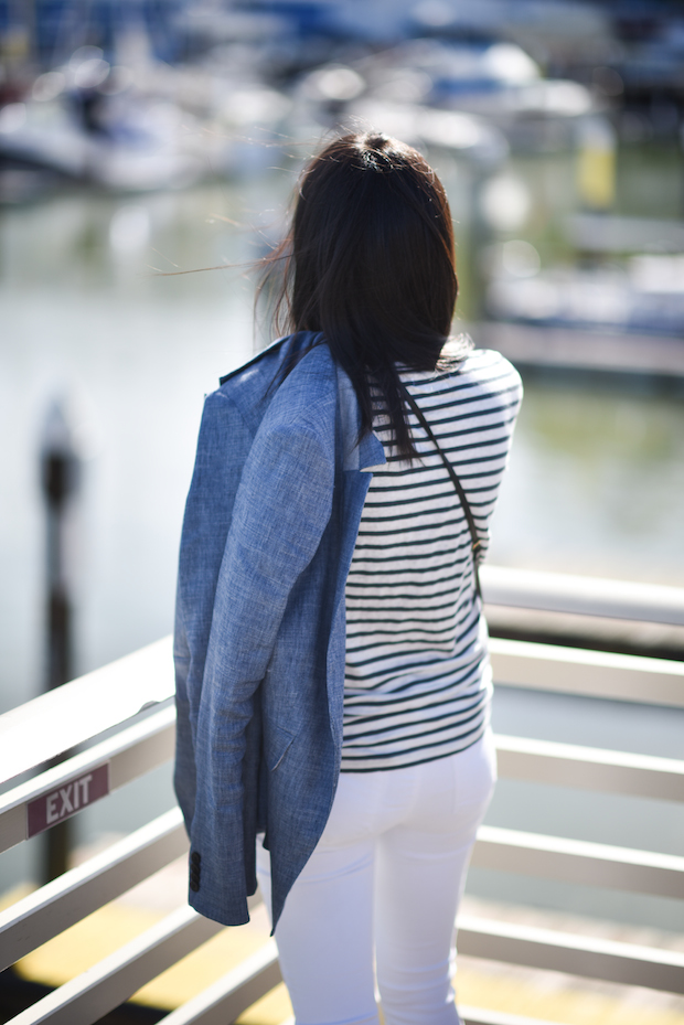 stripes-blazer-outfit